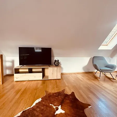 Sniezkowe - Dwupoziomowy Z Garazem *